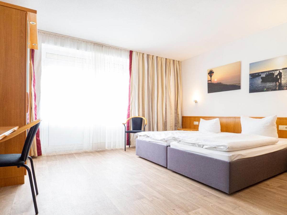 Motel Στράλσουντ Εξωτερικό φωτογραφία
