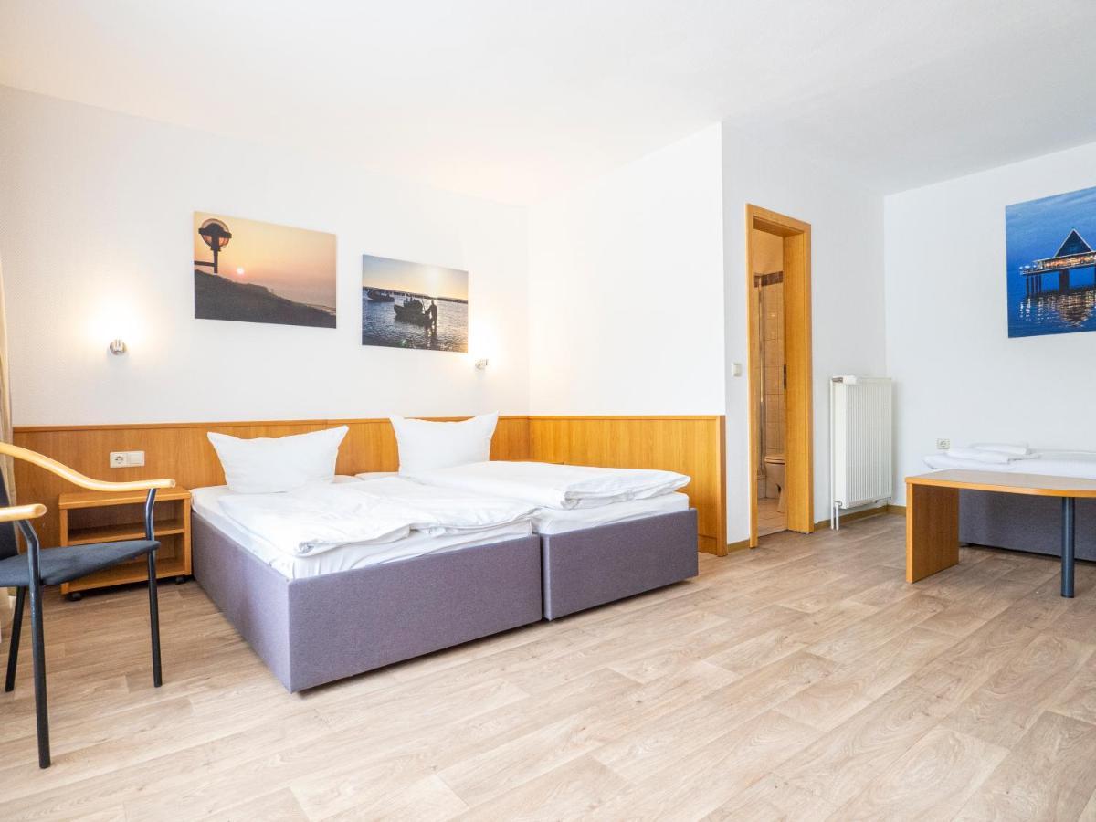Motel Στράλσουντ Εξωτερικό φωτογραφία