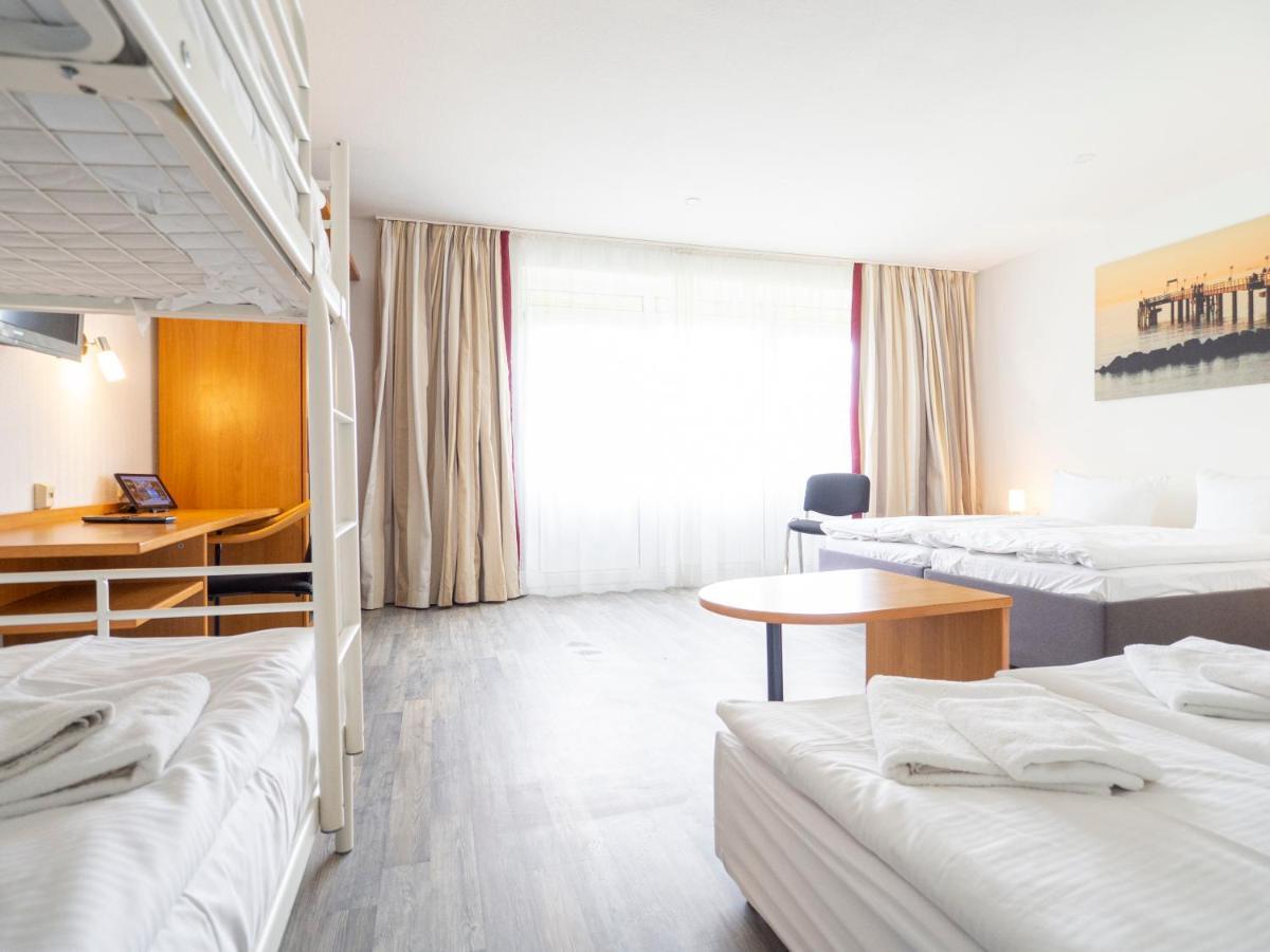Motel Στράλσουντ Εξωτερικό φωτογραφία